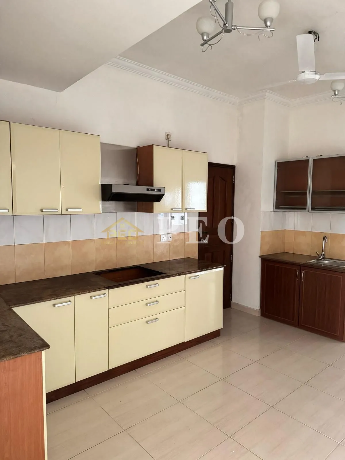 (DA1164) 3BR Apartment for Sale in Kollupitiya - Image 7