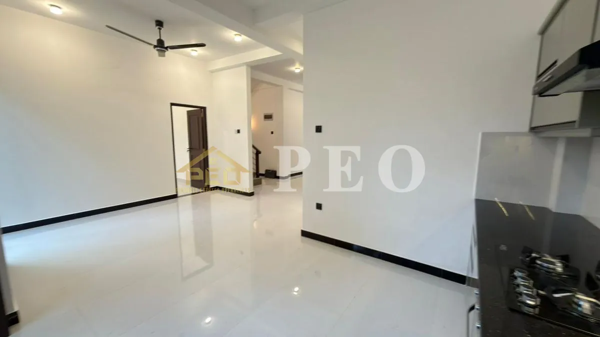 (DH1158) Modern Two Storey House with Rooftop for Sale in Homagama - Image 16
