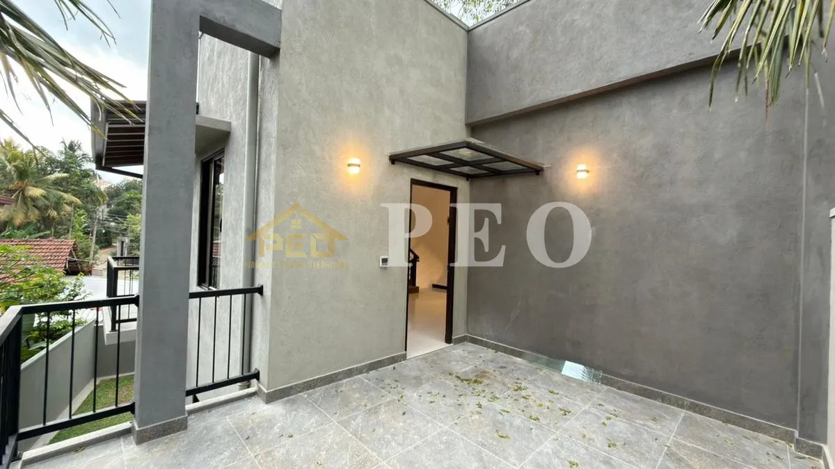 (DH1158) Modern Two Storey House with Rooftop for Sale in Homagama - Image 8