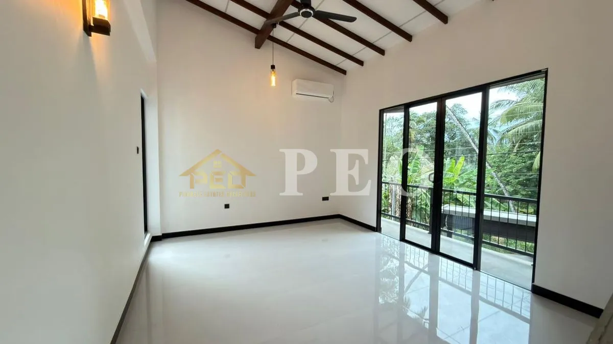(DH1158) Modern Two Storey House with Rooftop for Sale in Homagama - Image 12