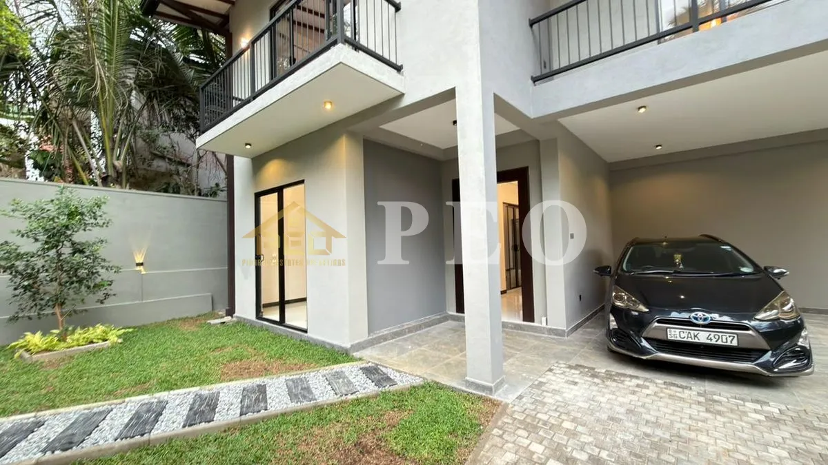 (DH1158) Modern Two Storey House with Rooftop for Sale in Homagama - Image 20