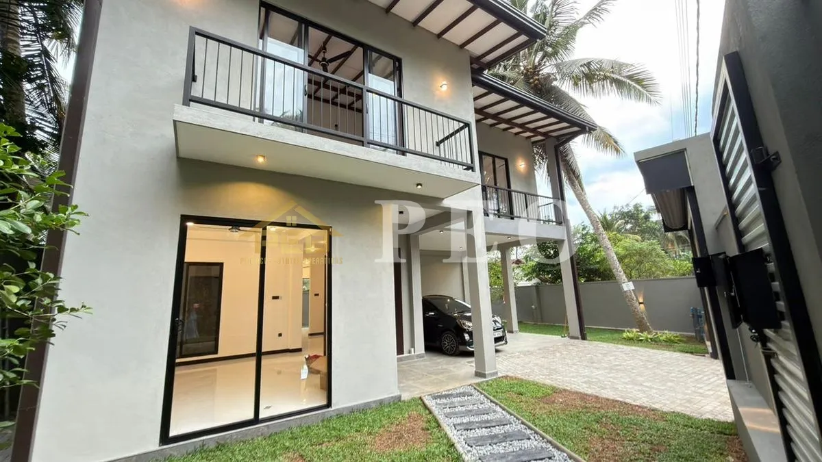 (DH1158) Modern Two Storey House with Rooftop for Sale in Homagama - Image 5