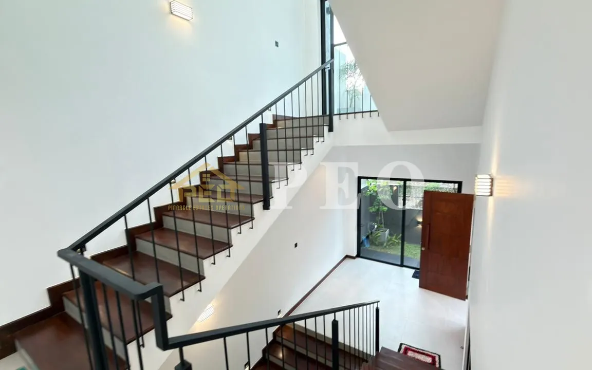 Brand New Three Storey luxury House viwing Paddy Field Locaketd In Prime Aurura (DH1166) - Image 12