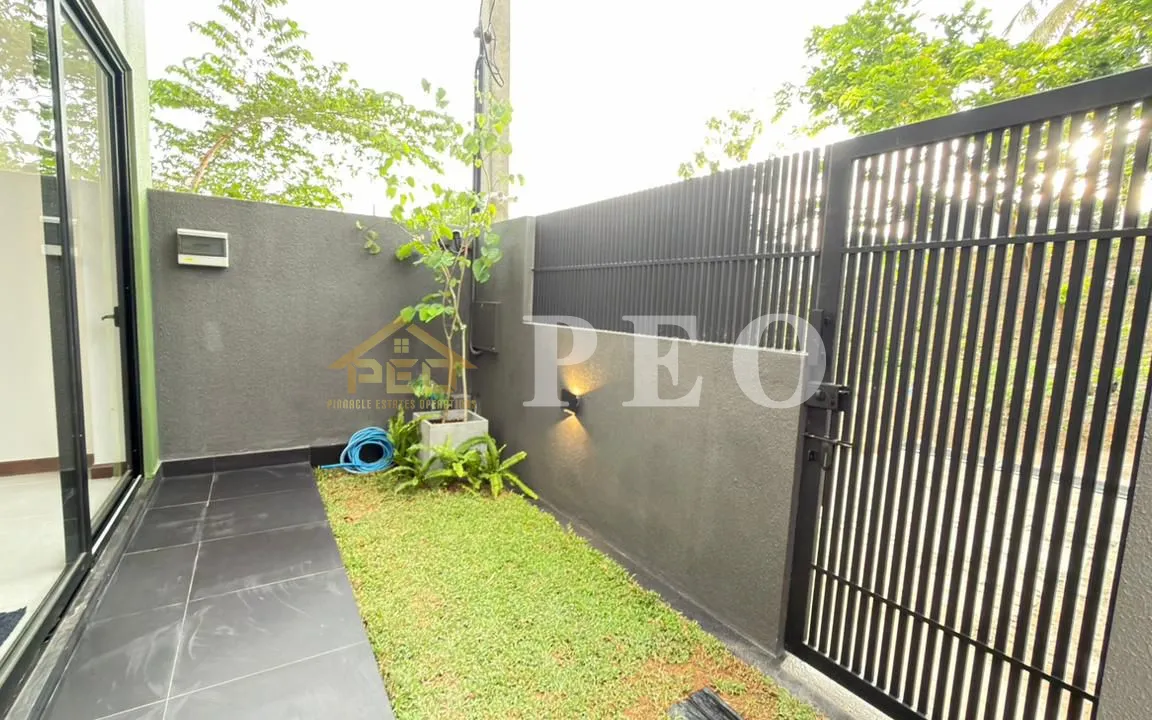 Brand New Three Storey luxury House viwing Paddy Field Locaketd In Prime Aurura (DH1166) - Image 6